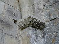 Saint-Julien-Du-Serre, Eglise romane, Chevet, Chapiteau (8)